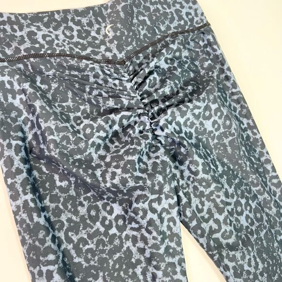 Zyia Active Leggings Women's 12 Blue Stone Leopard Print Cinched Butt High-Rise - Picture 8 of 10